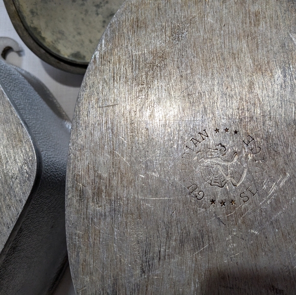 VTG Guardian Service Economy Trio Triangle Alunimum 2 Pots and 1 Lid Wood Handle - Picture 13 of 15